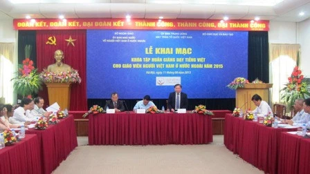 Formation sur la langue vietnamienne au profit des enseignants Viet kieu