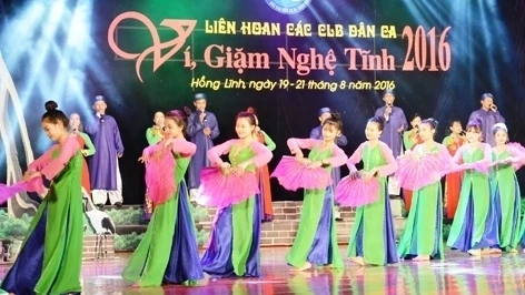 Ouverture du festival de chants populaires "vi" et "giam" de Nghê Tinh 2016