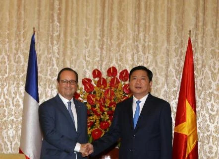 Ho Chi Minh-Ville accueille le président français François Hollande 