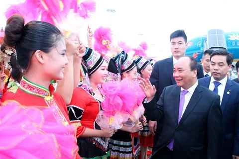 Le PM Nguyen Xuan Phuc est arrivé à Nanning pour commencer sa visite officielle en Chine