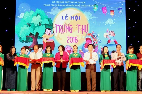Exposition "La fête de la Mi-automne du Vietnam et la communauté de l'ASEAN"