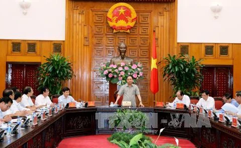 Le PM Nguyen Xuan Phuc travaille avec les responsables de Bac Lieu