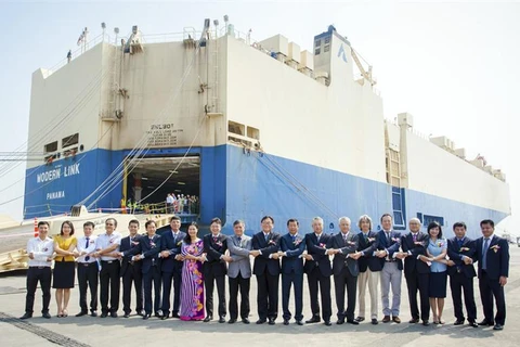 Le premier roulier mouille au port de Tân Vu – Hai Phong