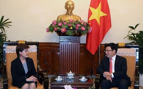 Le vice-Premier ministre Pham Binh Minh reçoit l’ambassadeur singapourien 