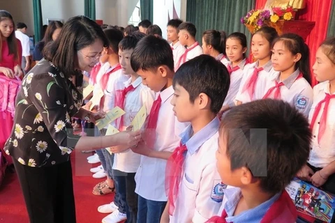 Crues : la vice-Présidente de la République rend visite à des sinistrés de Hà Tinh