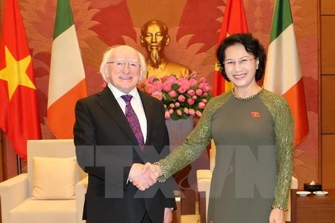 La présidente de l'Assemblée nationale reçoit le président irlandais Michael D. Higgins