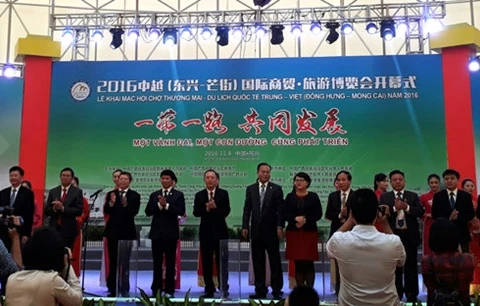 Inauguration de la Foire internationale du commerce et du tourisme Chine - Vietnam 2016