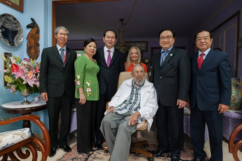 Le président Tran Dai Quang rencontre le leader cubain Fidel Castro
