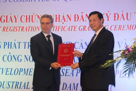 Quang Ninh: 300 millions de dollars pour le développement du complexe de port maritime et ZI