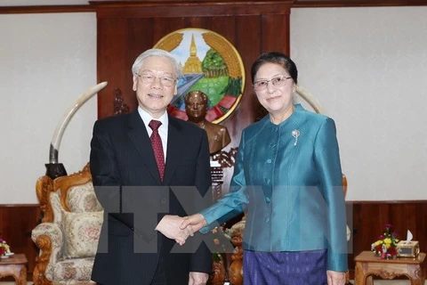 Le SG Nguyên Phu Trong s’entretient avec des hauts dirigeants laotiens