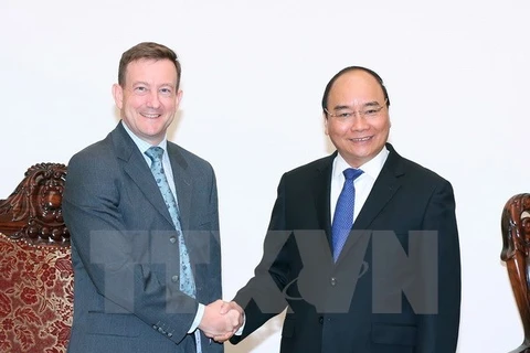 Le PM Nguyen Xuan Phuc reçoit l'ambassadeur de France au Vietnam