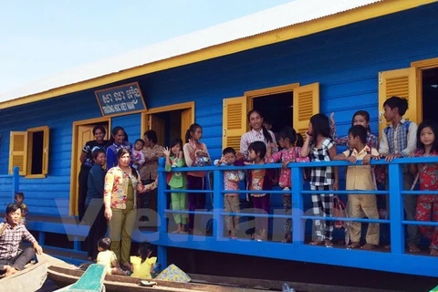 Inauguration d'une école pour enfants Viet kieu au Cambodge 