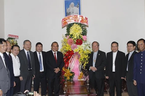 Noël : le vice-Premier ministre Truong Hoa Binh félicite des chrétiens