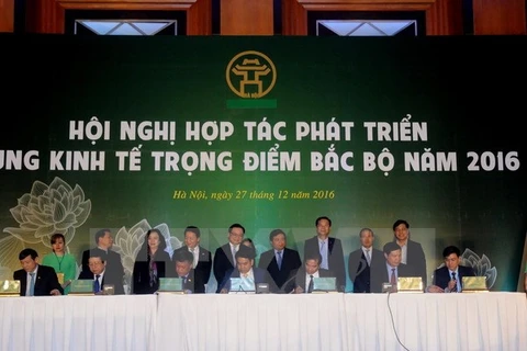 Hanoi et 14 villes et provinces coopèrent pour se développer