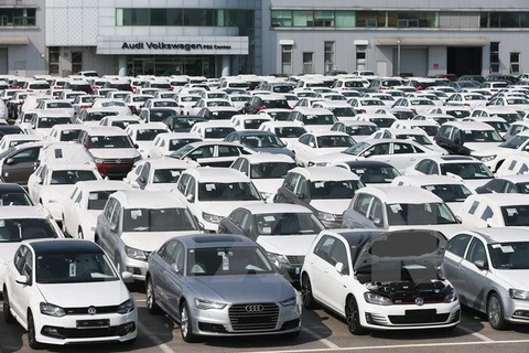 Mi-décembre: bond des importations de véhicules 