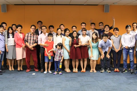L’association Dong-Hanh à Singapour octroie 36 bourses d’étude à des étudiants vietnamiens