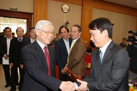 Nguyen Phu Trong présente ses vœux du Têt au bureau du Comité central du Parti