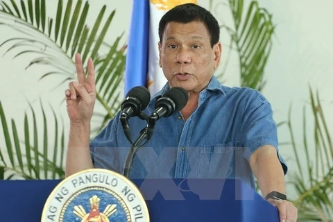 Le président philippin Rodrigo Duterte suspend la guerre contre la drogue
