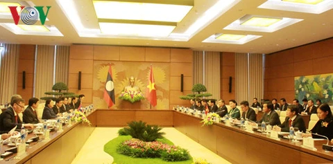 Entretien entre les deux présidentes de l'AN du Vietnam et du Laos