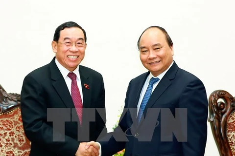 Le PM Nguyên Xuân Phuc appuie le Laos dans le développement des transports