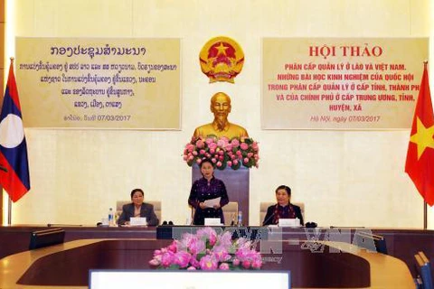 Vietnam-Laos : les AN discutent d'expériences de décentralisation de la gestion 