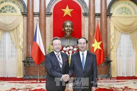 Le président Tran Dai Quang salue de nouveaux ambassadeurs