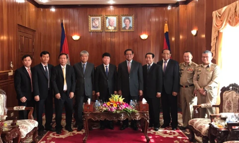 Resserrement de la coopération entre les forces de Police Vietnam-Cambodge