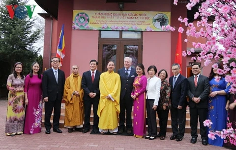 Des ambassadeurs asiatiques et européens se renseignent sur la culture vietnamienne