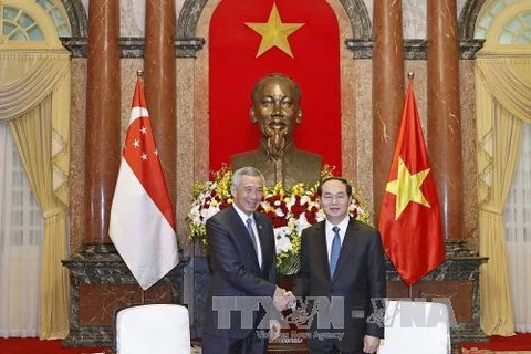 Le président Tran Dai Quang reçoit le Premier ministre Lee Hsien Loong
