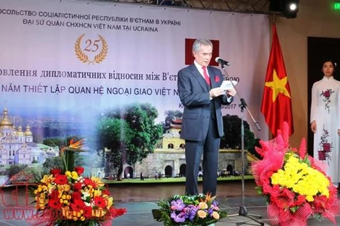 Célébration des 25 ans de l'établissement des relations diplomatiques Vietnam-Ukraine