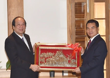 Vietnam-Laos : les deux bureaux gouvernementaux renforcent leur coopération 
