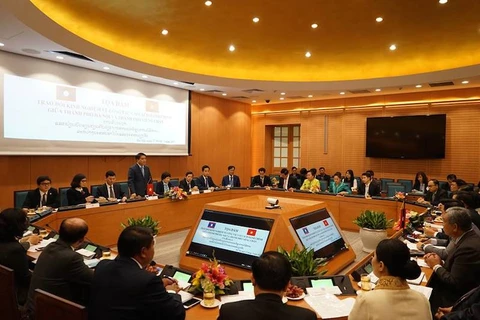 Hanoi et Vientiane échangent des expériences dans la réforme administrative