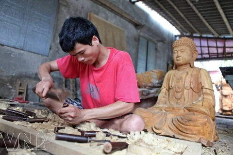 A la découverte du village des sculpteurs sur bois de Bao Hà 