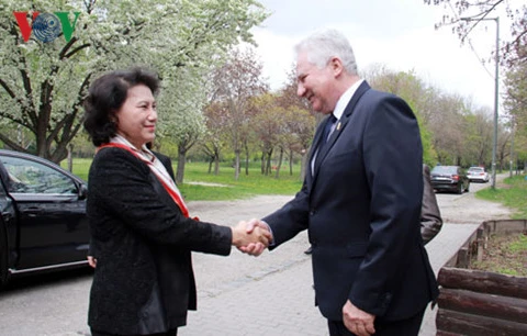 Vietnam-Hongrie : renforcement des relations entre les deux organes législatifs