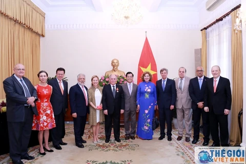 L'Ordre de l’amitié remis à l’ancien Chargé d'Affaires colombien au Vietnam