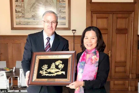 L’Ambassadrice du Vietnam reçue par le maire de Rotterdam
