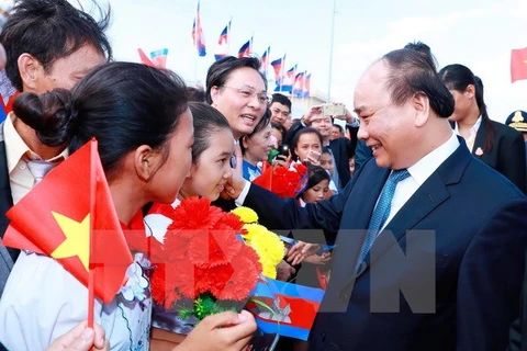 Le PM Nguyên Xuân Phuc entame sa visite officielle au Cambodge