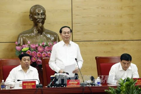 Le président Tran Dai Quang travaille avec les autorités de Nghe An