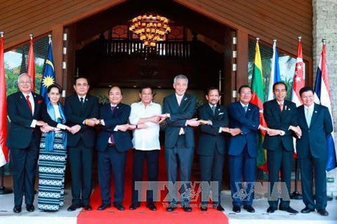 Le PM Nguyen Xuan Phuc participe à la réunion restreinte du 30e Sommet de l’ASEAN