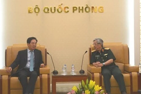 Le général Nguyen Chi Vinh reçoit l’ambassadeur de Chine