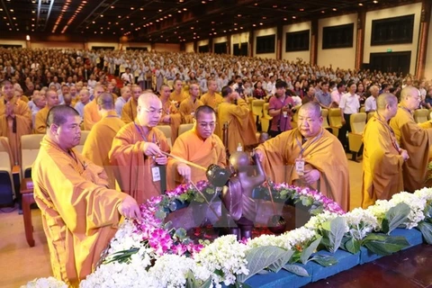 Le 2.561e anniversaire de la naissance du Bouddha célébré à Ninh Binh