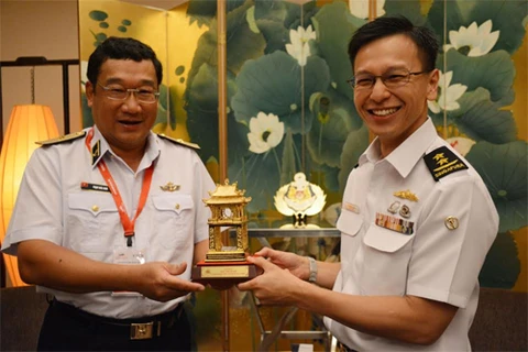 Coopération entre les Marines vietnamienne et singapourienne