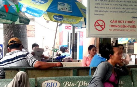 Le Vietnam applique la loi contre les effets néfastes du tabac