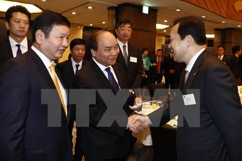 Le PM Nguyen Xuan Phuc au colloque avec les entreprises des TI du Japon