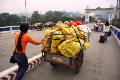 Forte croissance de l'import-export via la porte-frontière de Lao Cai depuis janvier