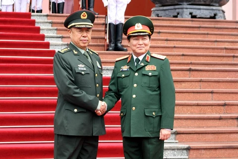 Pour le resserrement des liens entre les deux armées Vietnam-Chine 