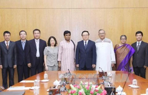 Promotion de la coopération entre les partis communistes vietnamien et bangladais