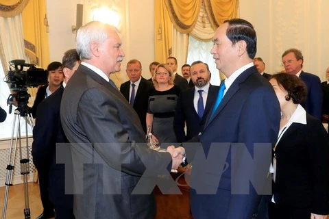Le président Tran Dai Quang rencontre le gouverneur de Saint-Pétersbourg