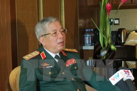 Le vice-ministre de la Défense Nguyen Chi Vinh reçoit des hôtes américain et sud-coréen