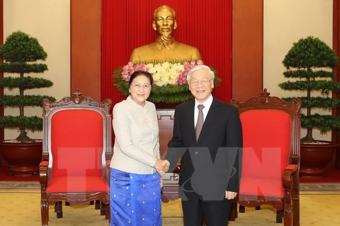 Le leader du PCV Nguyên Phu Trong reçoit la présidente de l’AN du Laos Pany Yathotou